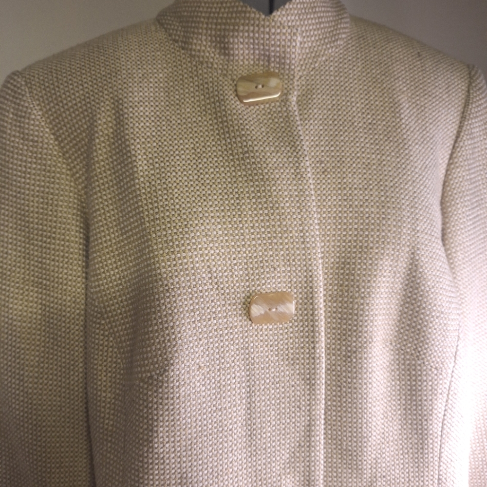 Elana by Tanner Elegant Cream Women's Blazer 100% Silk.       Size 12